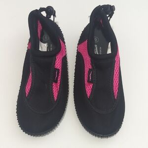 Speedo Black and Pink Water Shoes Size 6 (3 for $20 SALE)